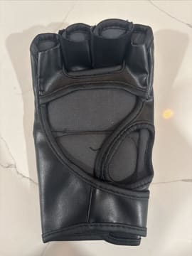 Alexander Volkov Signed UFC Glove - JSA Certified, photo 2